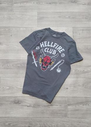 Темно-сіра футболка hellfire club для фанатів stranger things