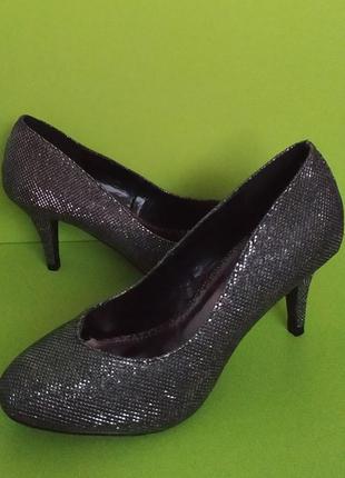 Чёрные блестящие туфли на малeнькой шпильке еmilio luka x , 5/38