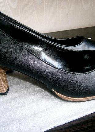 Туфлі чорні на платформі2 фото
