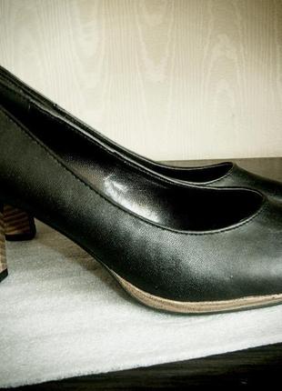 Туфлі чорні на платформі3 фото
