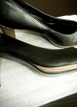 Туфлі чорні на платформі4 фото