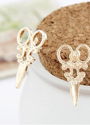 Интересные серьги ножницы.