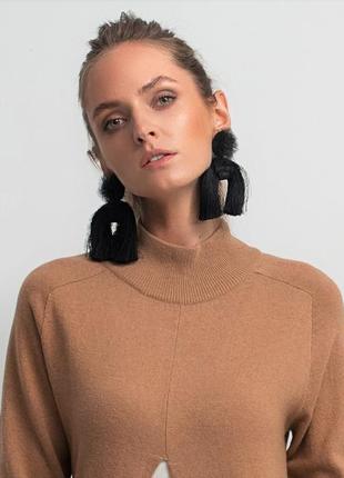 Чорні масивні сережки кисті з квітами