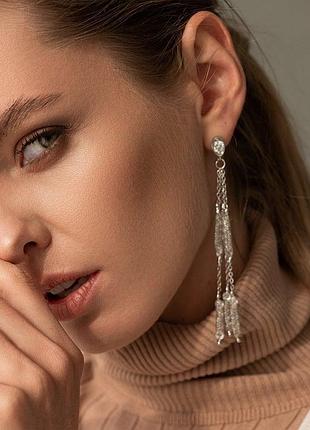 Довгі вечірні сережки з кристалами. весільні сережки. ошатні довгі сережки