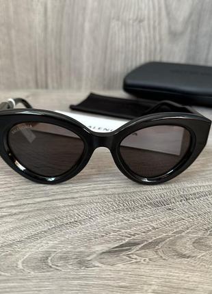 Сонцезахисні окуляри із колекції balenciaga7 фото