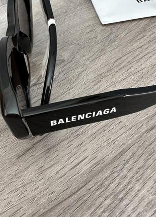 Сонцезахисні окуляри із колекції balenciaga9 фото