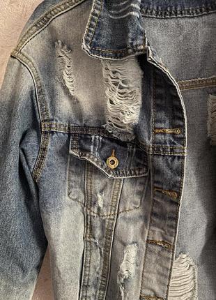 Стильная джинсовая рванная куртка6 фото