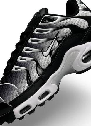 Nike air max plus black white gradient1 фото