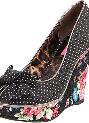 Туфлі босоніжки betsey johnson