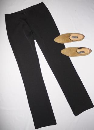 Базовые черные брюки . посадка завышеная . ровный крой