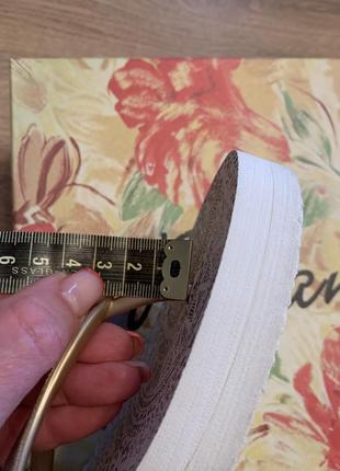 Зодотистые сланцев танкетке