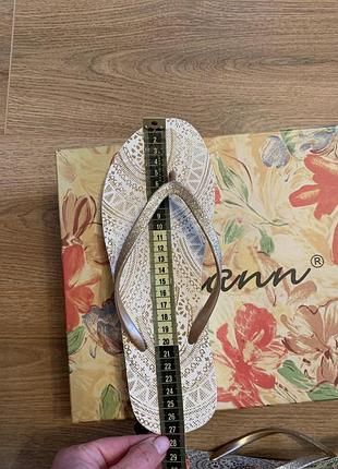 Зодотистые сланцев танкетке