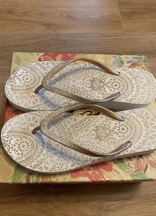 Зодотистые сланцев танкетке