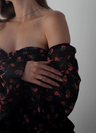 Чорна сукня в троянди коротка8 фото