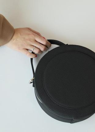 Rondo bag - круглая сумочка с длинным ремнём4 фото