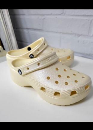 Перламутрові crocs classic platform shimmer clog