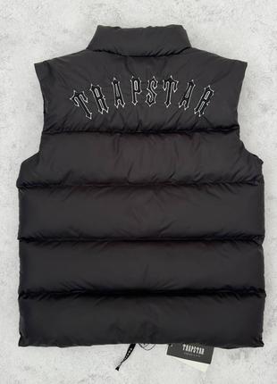 Чоловіча стильна спортивна тепла жилетка безрукавка trapstar