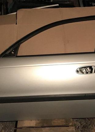 Двері передні ліві для toyota avensis t-22. 1999 р.в.