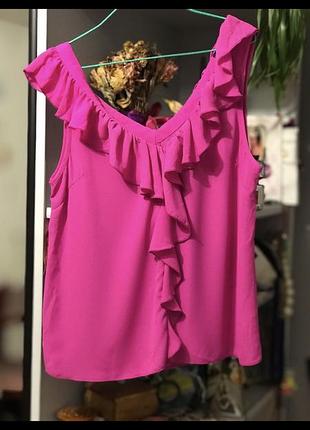 Красива блуза з воланом