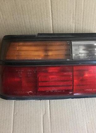 Фонарь задний левый для toyota corolla 1990 г.в. седан.