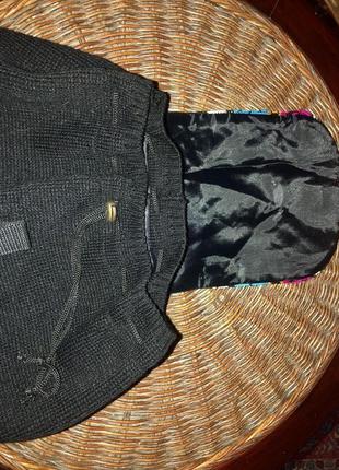 Вязаный рюкзак с шапкой -этнический орнамент чёрный с малиновым и синим10 фото