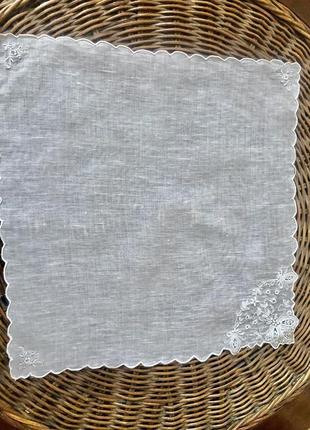 Свадебный батистовый платочек с вышивкой аппенцель -цветочный уголок3 фото