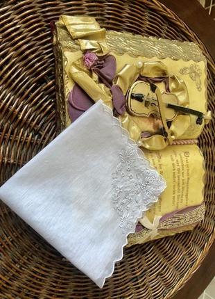 Свадебный батистовый платочек с вышивкой аппенцель -цветочный уголок10 фото