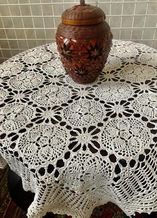 Ажурная скатерть цвета  экрю на небольшой столик 82х82 см