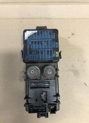 Блок предохронителей для mitsubishi galant. 1990 г.в.