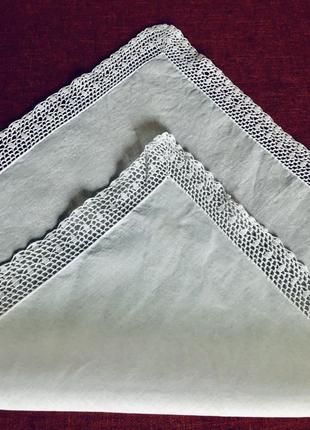 Батистовый платочек с белым кружевом крючком10 фото