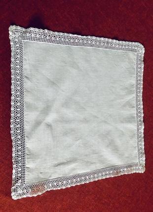 Батистовый платочек с белым кружевом крючком7 фото