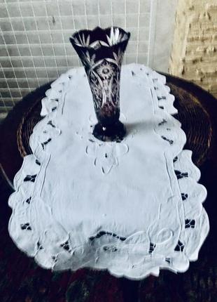 Дорожка с вышивкой ришелье