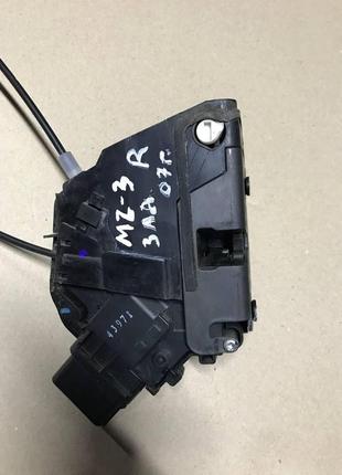 Замок дверей задній правий для mazda 3. (вк). рестайлинг.