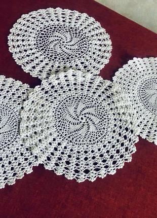 Комплект из 4 салфеток для  декора стола