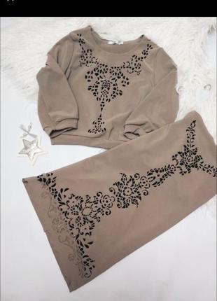 Красивий костюм