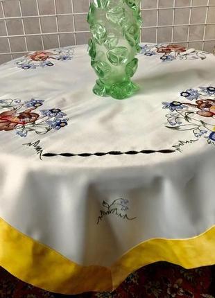 Пасхальная скатерть с вышитыми зайцами