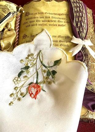 Вышитый платочек в кармашек — розовый бутон. 27х29 см