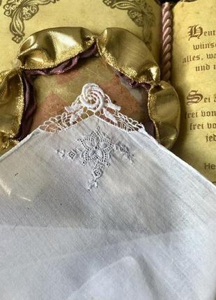 Батистовый платочек с ручным кружевом и вышивкой  26х26 см