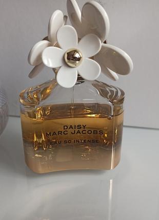 Marc jacobs daisy eau so intense парфуми