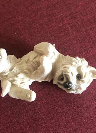 Колекційна статуетка собачки — тер'єр, що лежить 14х8 см2 фото