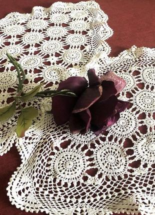 Комплект из 2 салфеток греческого кружева -ручная работа