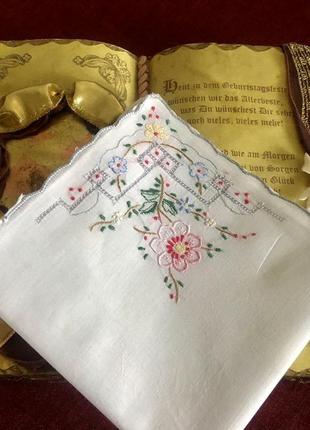 Батистовый платочек с ручной вышивкой