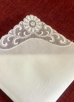 Свадебный вышитый платочек -ромашка с завитками7 фото