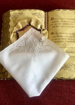 Комплект из 2 батистовых платочков с вышивкой аппенцелль5 фото