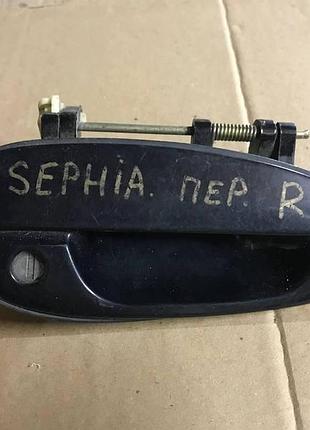 Ручка дверей передня права (зовнішня) для kia sephia.1. 1996 р.в.