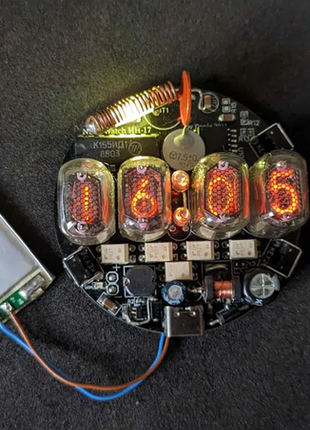 Годинник на газорозрядних лампах ин-17 наручний міні nixie clock