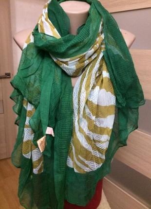 Величезна красива шаль