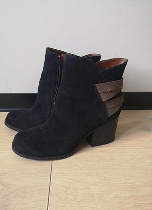 Ботинки замшевые черные