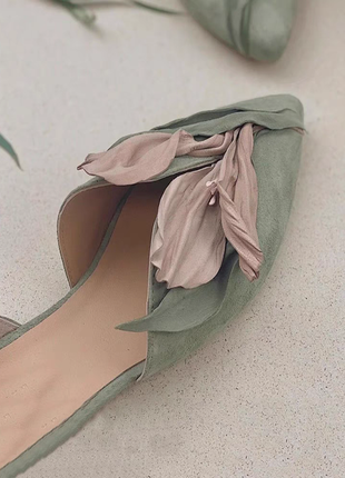 Неймовірні туфлі з об'ємними квітами квіти 3d6 фото