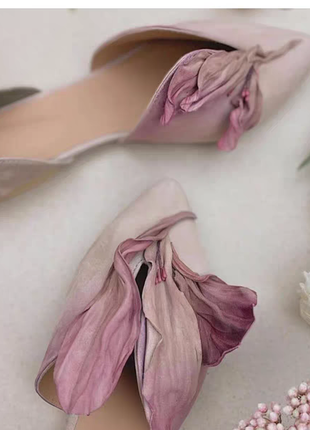 Неймовірні туфлі з об'ємними квітами квіти 3d3 фото